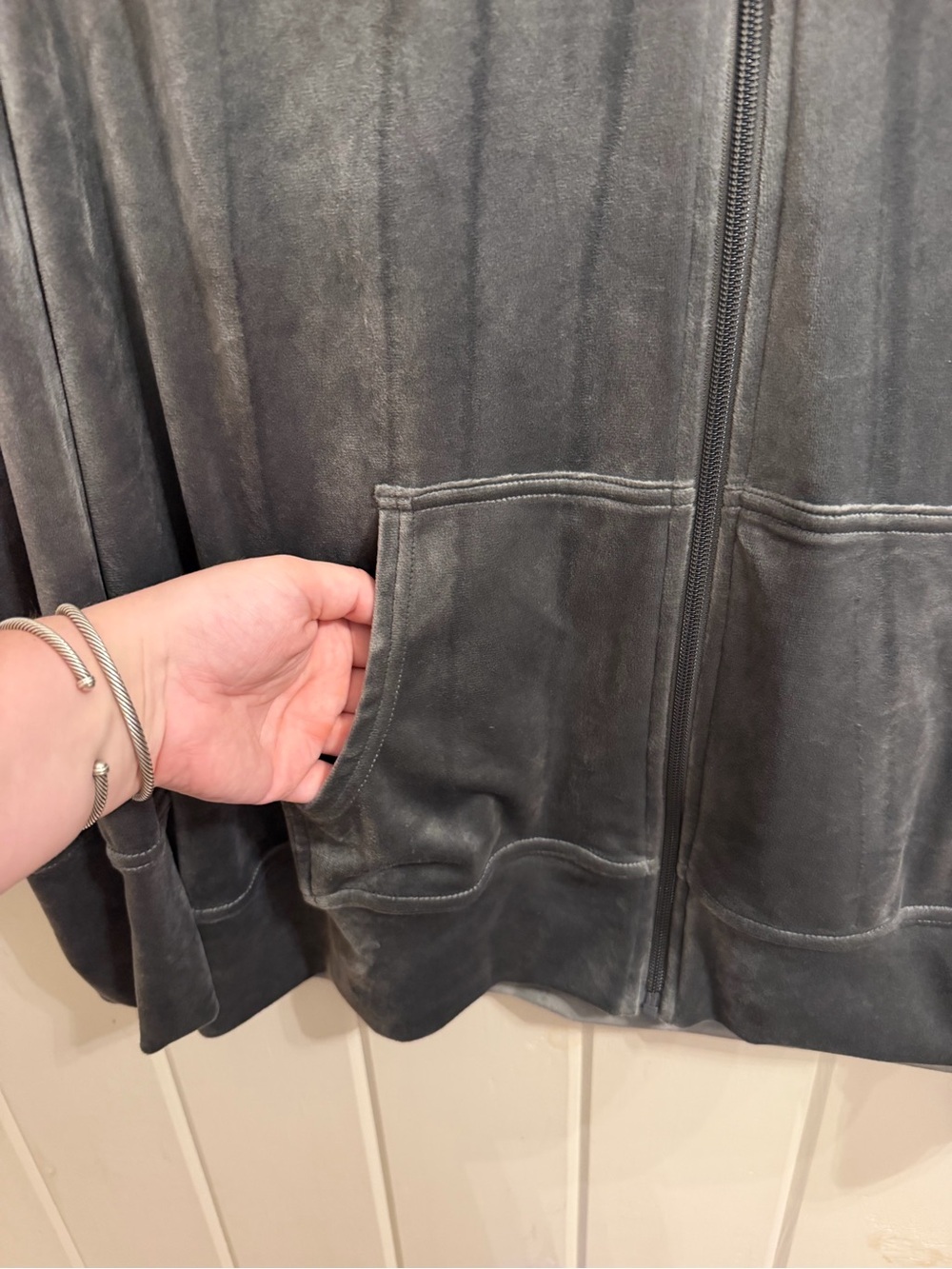 aerie Charcoal Gray Velour Zip-Up Hooded Sweatshirt, Size Large, NWOT - Picture 2 of 8